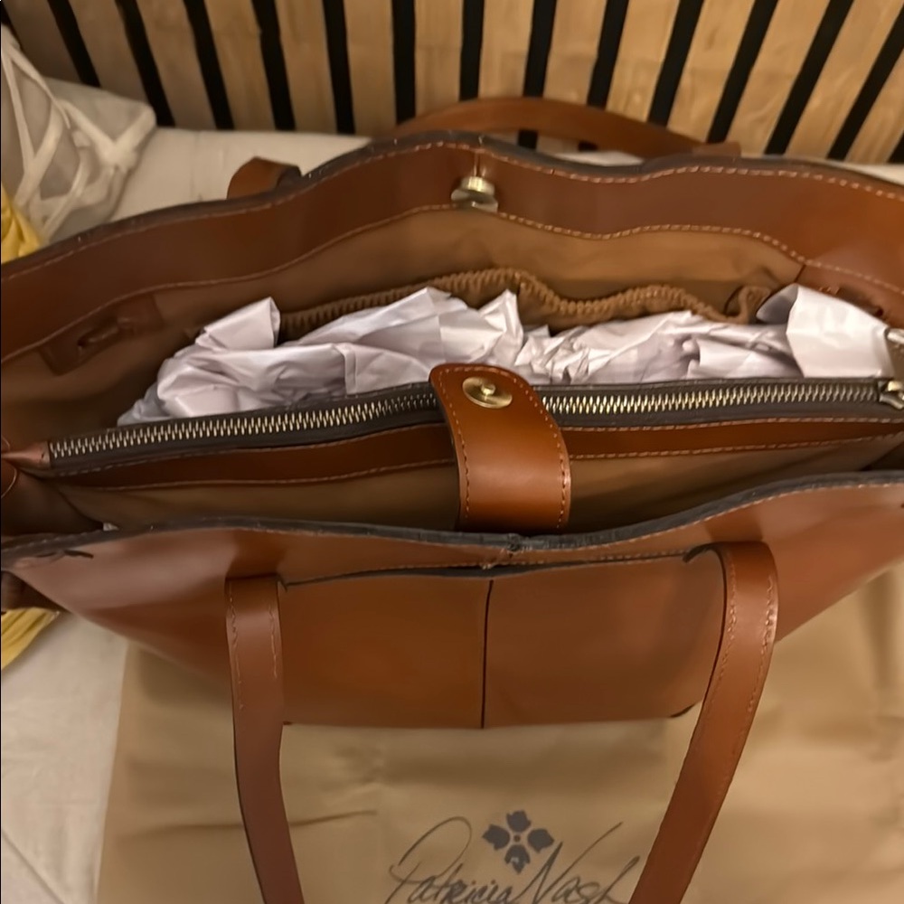 Patricia Nash Brown Leather Tote with Structured Design - Picture 4 of 4